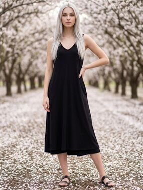 Terra & Sky NWT Black Sleeveless V-Neck Maxi Dress